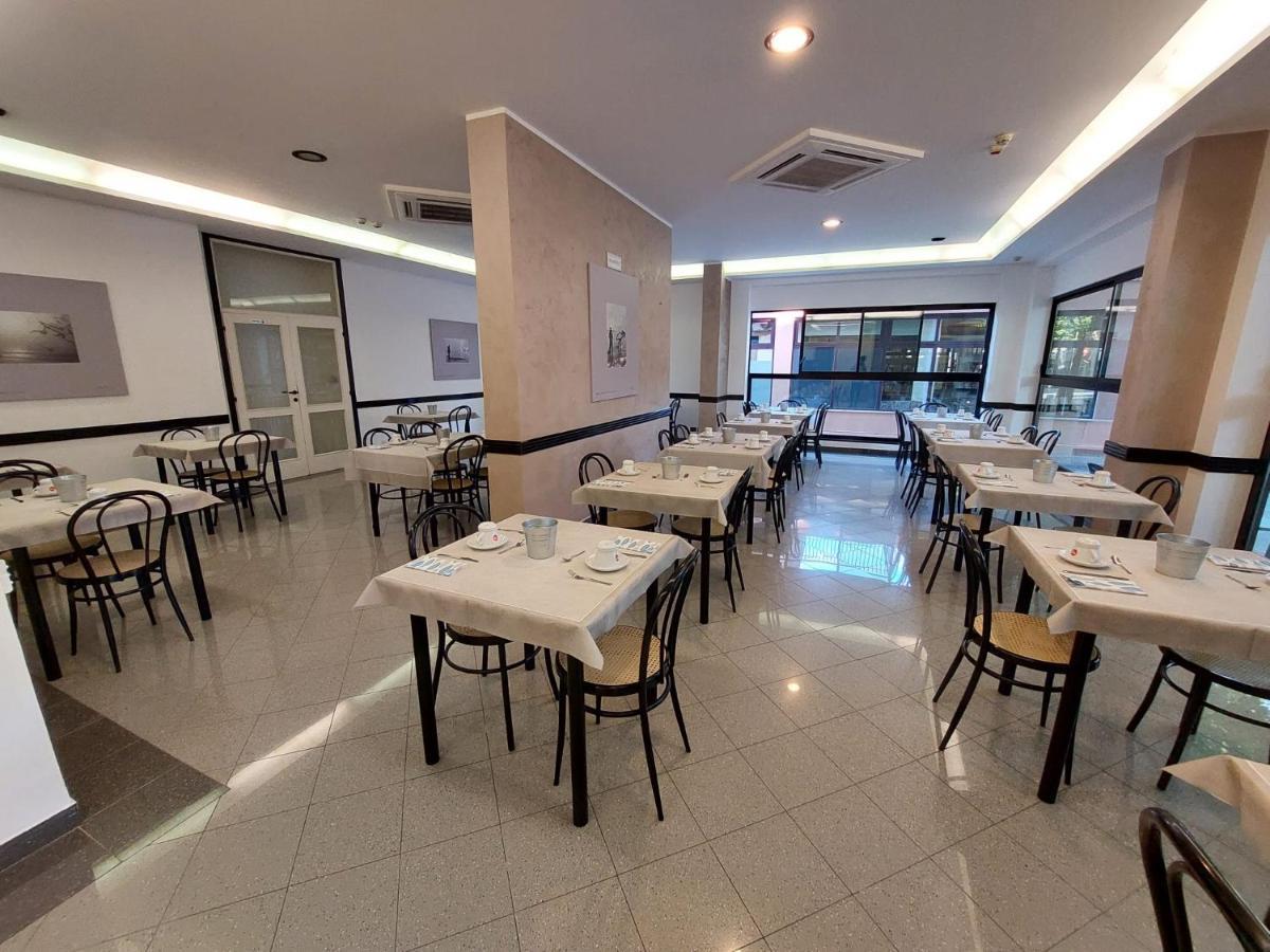 Vinsea Hotel Bellaria-Igea Marina Bagian luar foto